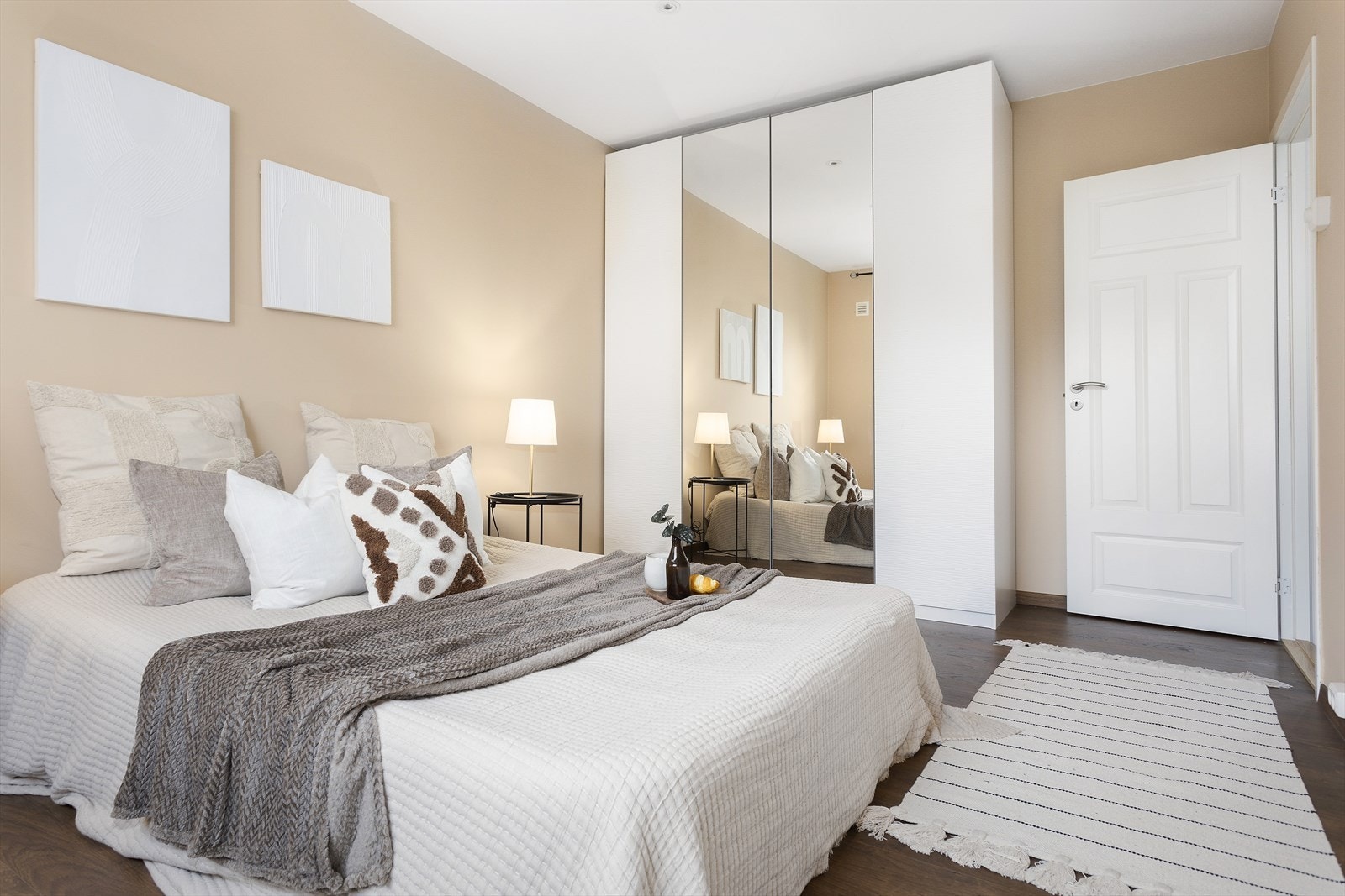 Godt med lagringsplass i skap. Galleribilde