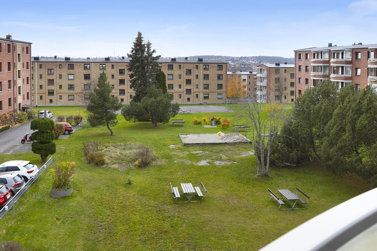 Leiligheten ligger fint til i byggets 4. etasje med lite innsyn. Galleribilde