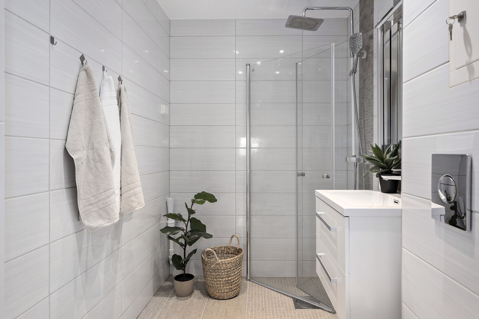 Det er opplegg for vaskemaskin på badet. Galleribilde