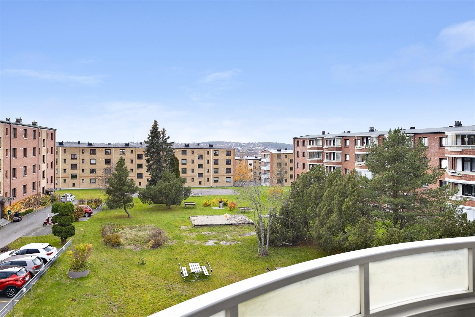 Her har man ettermiddag og kveldssolen samt hyggelig utsyn. Galleribilde