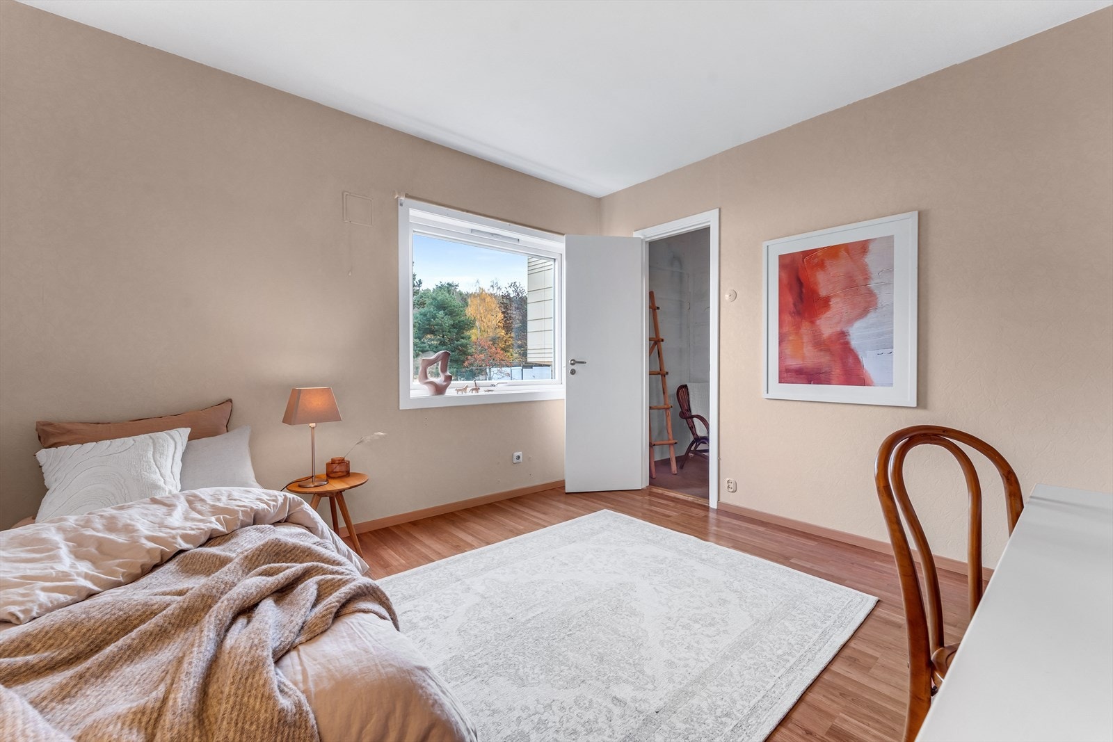 Fra soverom 1 er det inngang til en praktisk bod. Galleribilde