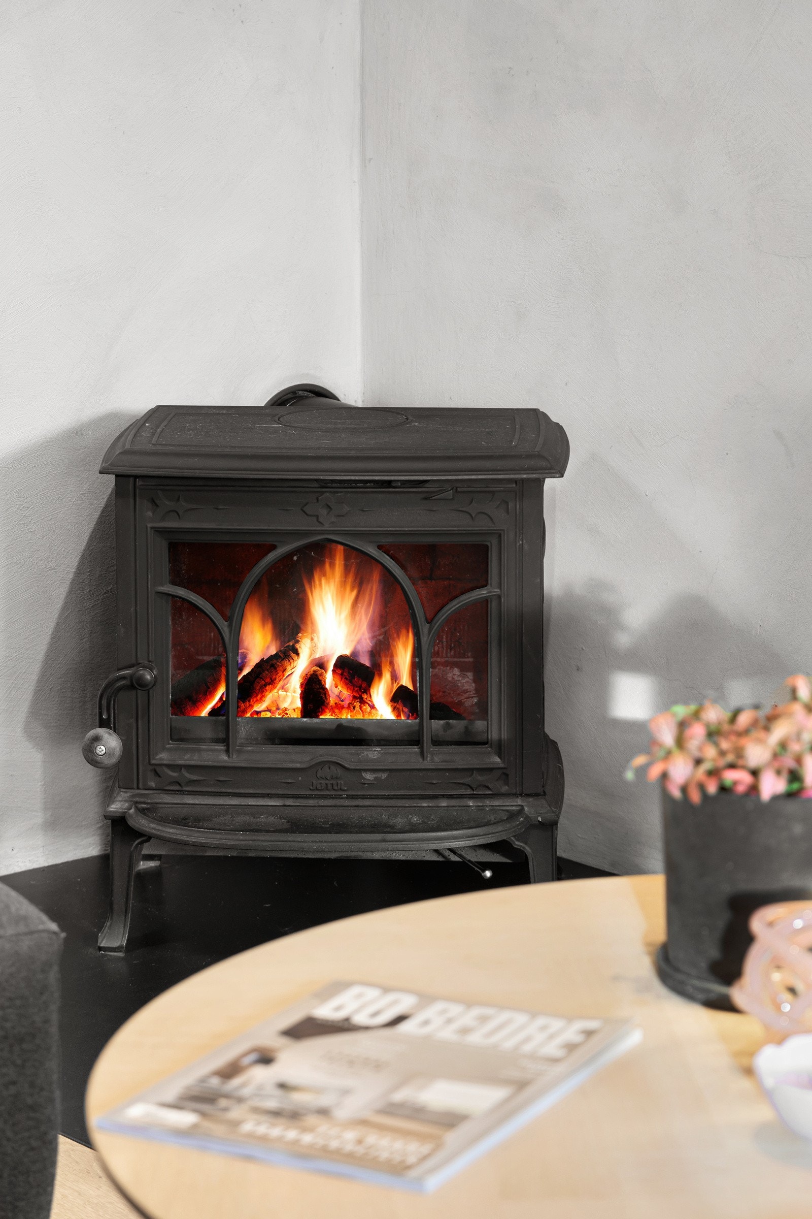 Peis i stuen, som både er estetisk og gir mye varme. Galleribilde