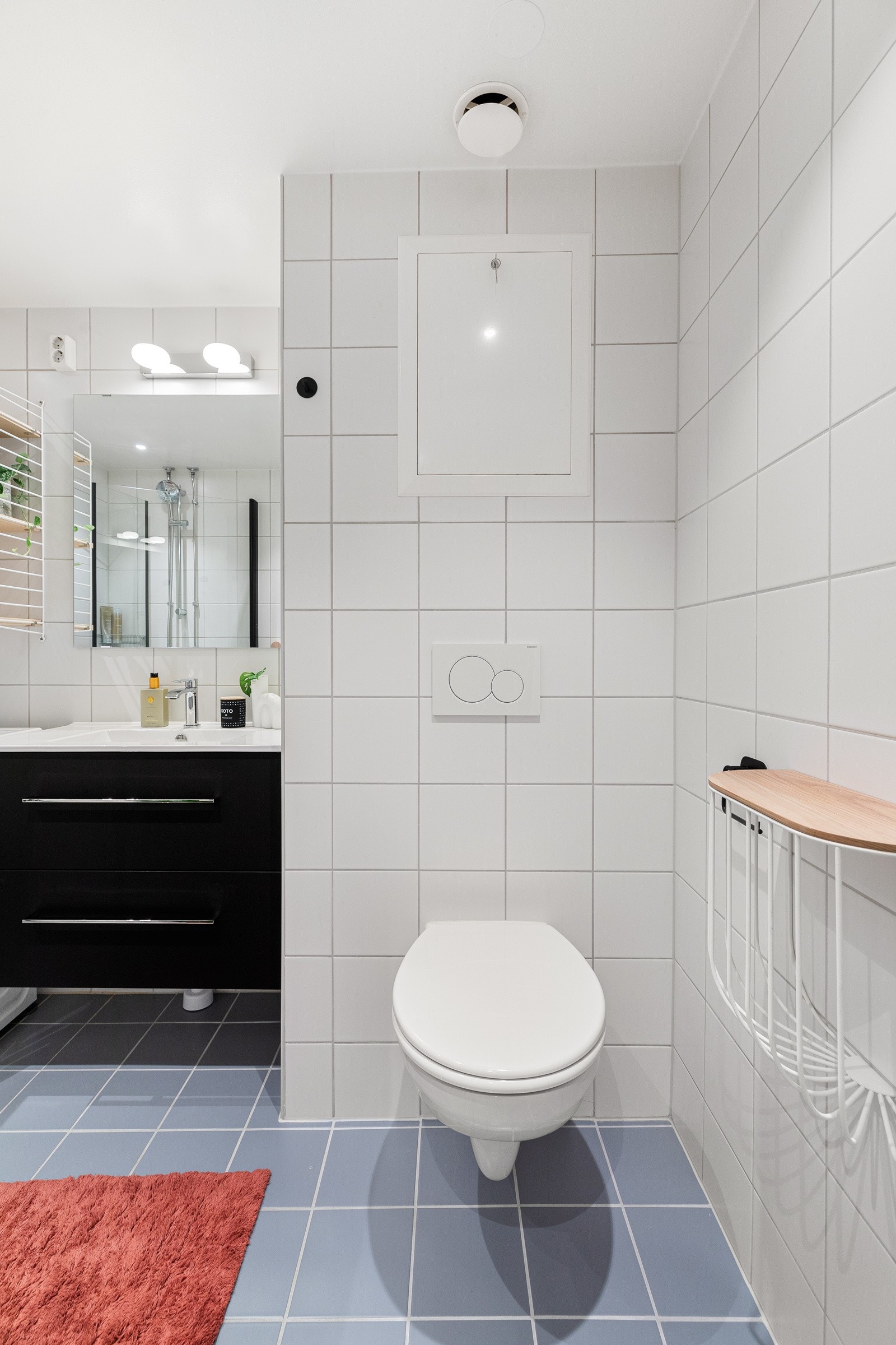 Innbydende baderom, rehabilitert i 2016 av borettslaget. Badet er flislagt med varmekabler. Galleribilde