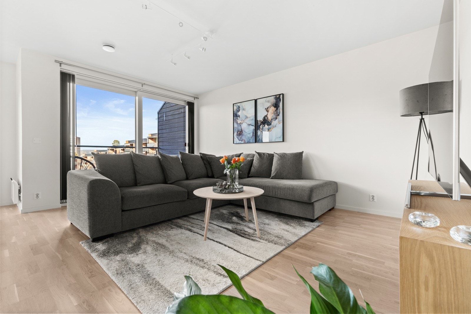 Utenfor stuen er det en balkong på ca. 5 kvm. Galleribilde