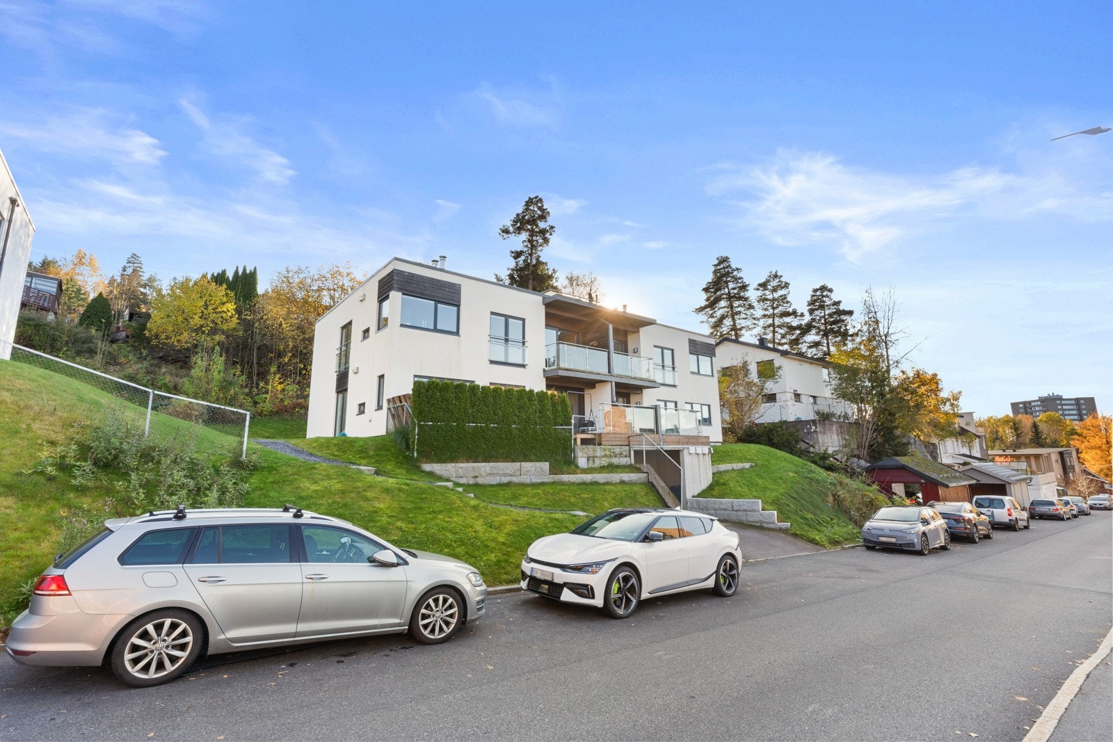 Johan Castbergs vei 21 - området er barnevennlig, rolig, solrikt og populært. Her er det kort vei til det meste. Velkommen til en hyggelig visning! Galleribilde