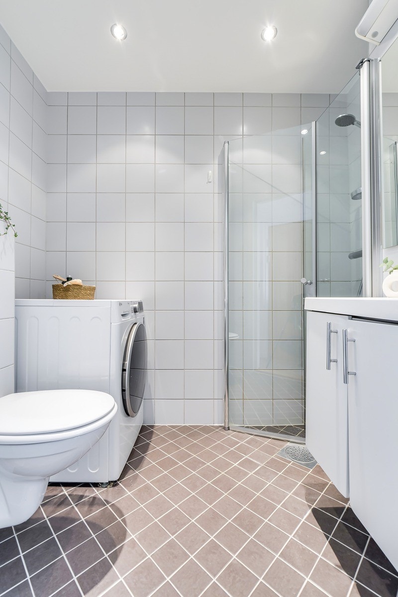 Tidløst baderom pusset opp i regi av borettslaget i 2010. Galleribilde