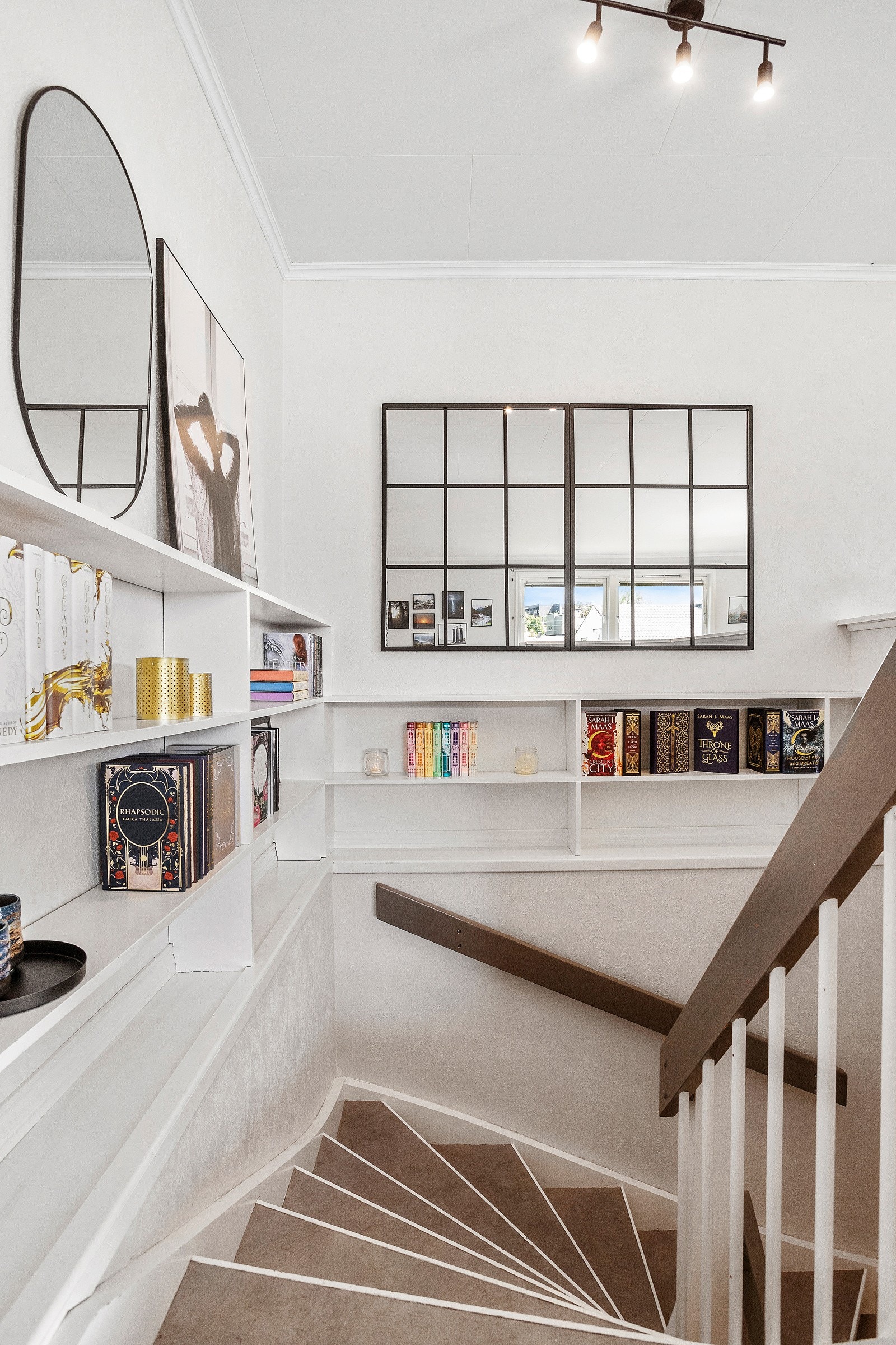 Vi beveger oss ned i sokkeletasjen Galleribilde