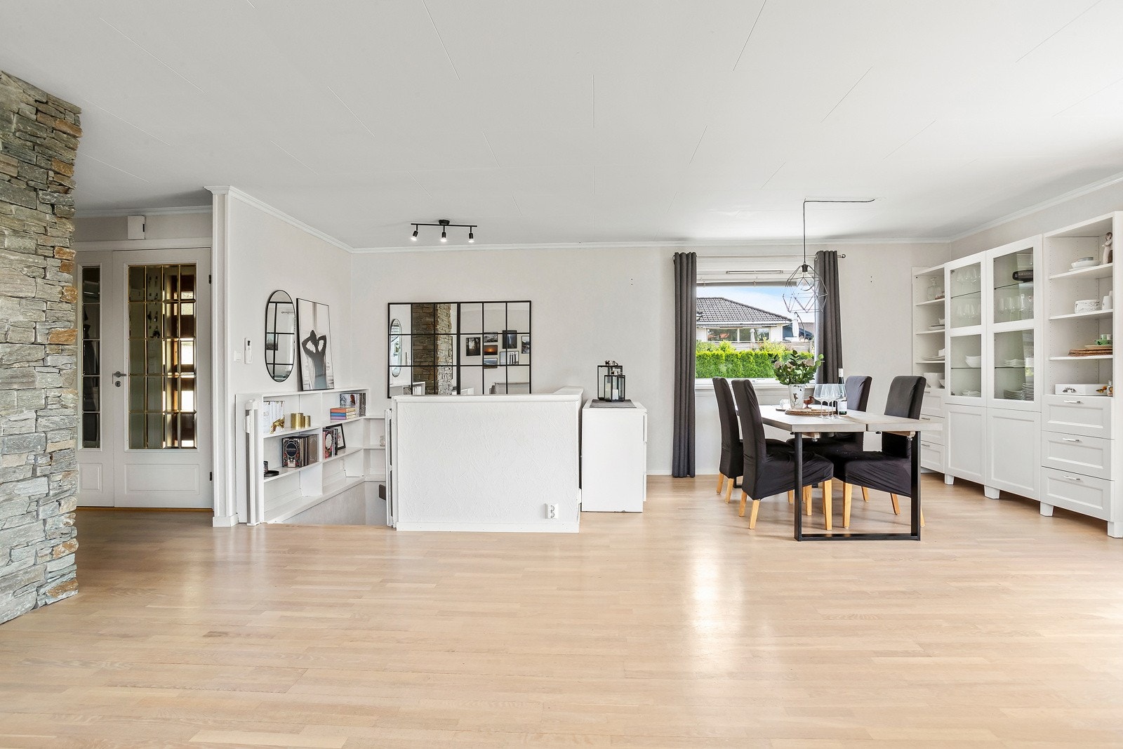 Stor & lys stue Galleribilde