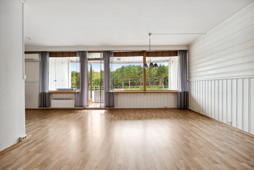 Fra stuen har du direkte utsikt mot fine omgivelser. Galleribilde