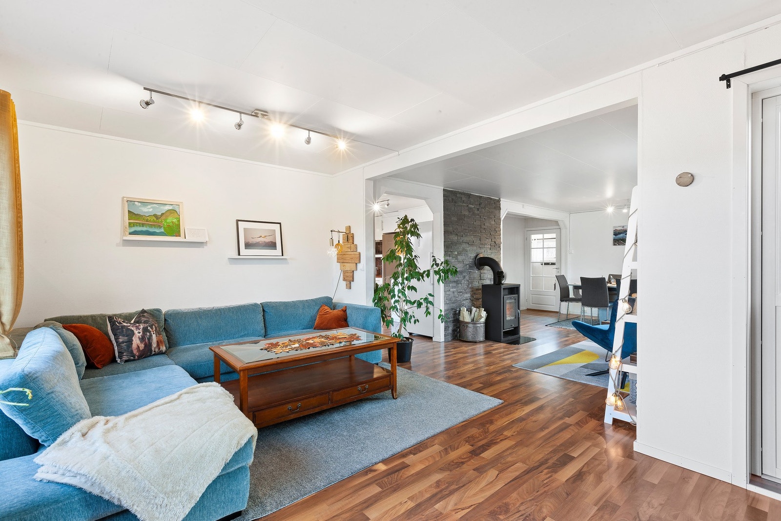 Fra stue er det adkomst til veranda. Galleribilde