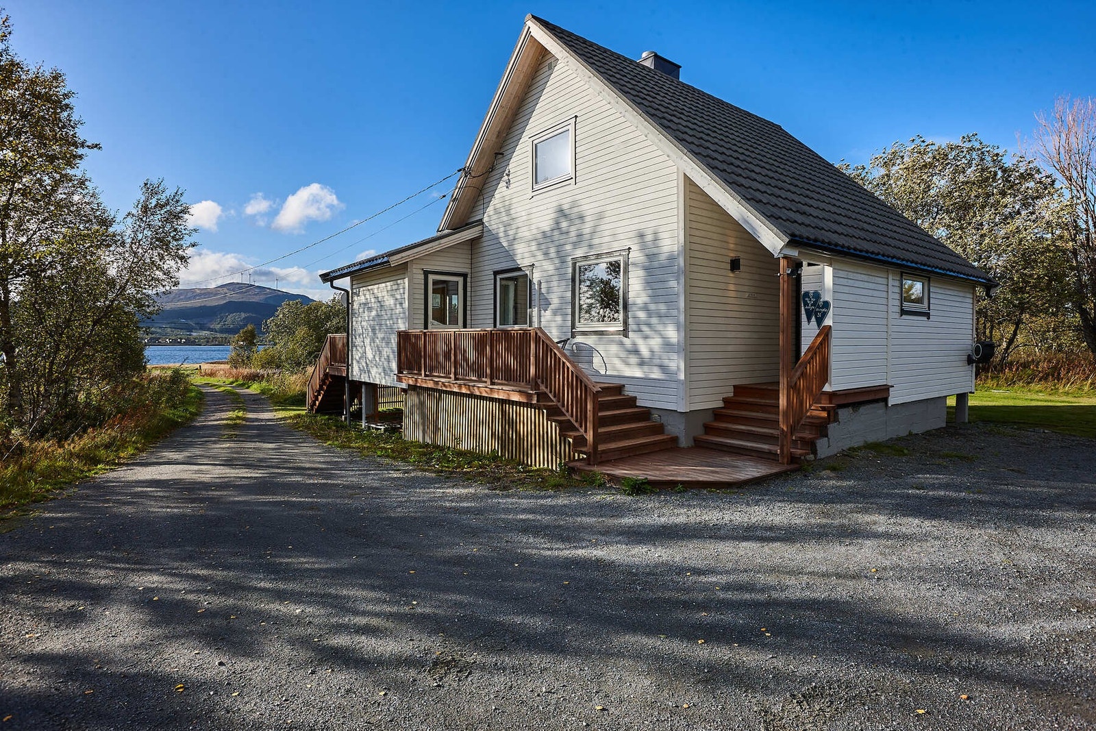 Boligen og eiendommen har gjennomgått en rekke påkostninger i de senere år. Galleribilde