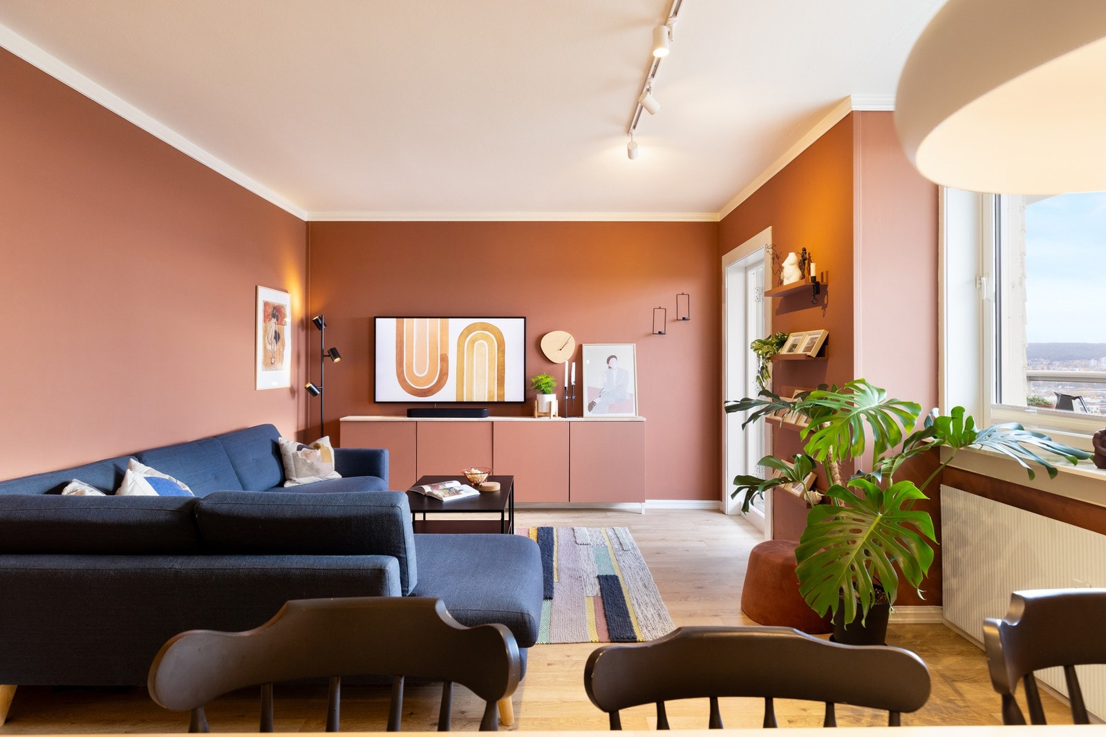 Visste du at varmtvann, fyring tv og bredbånd er inkludert i felleskostnadene? Dette bidrar til en mer oversiktlig privatøkonomi. Galleribilde