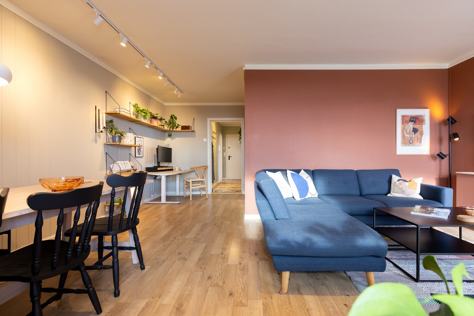 I stuen er det i tillegg god plass til spisebord. Galleribilde