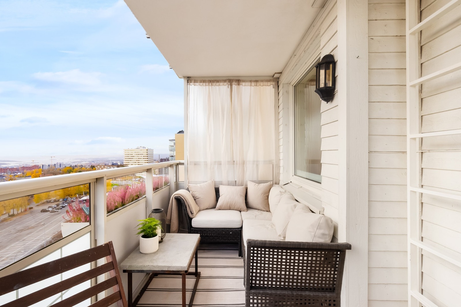 Her er det god plass til balkongmøblement og beplantning. Galleribilde