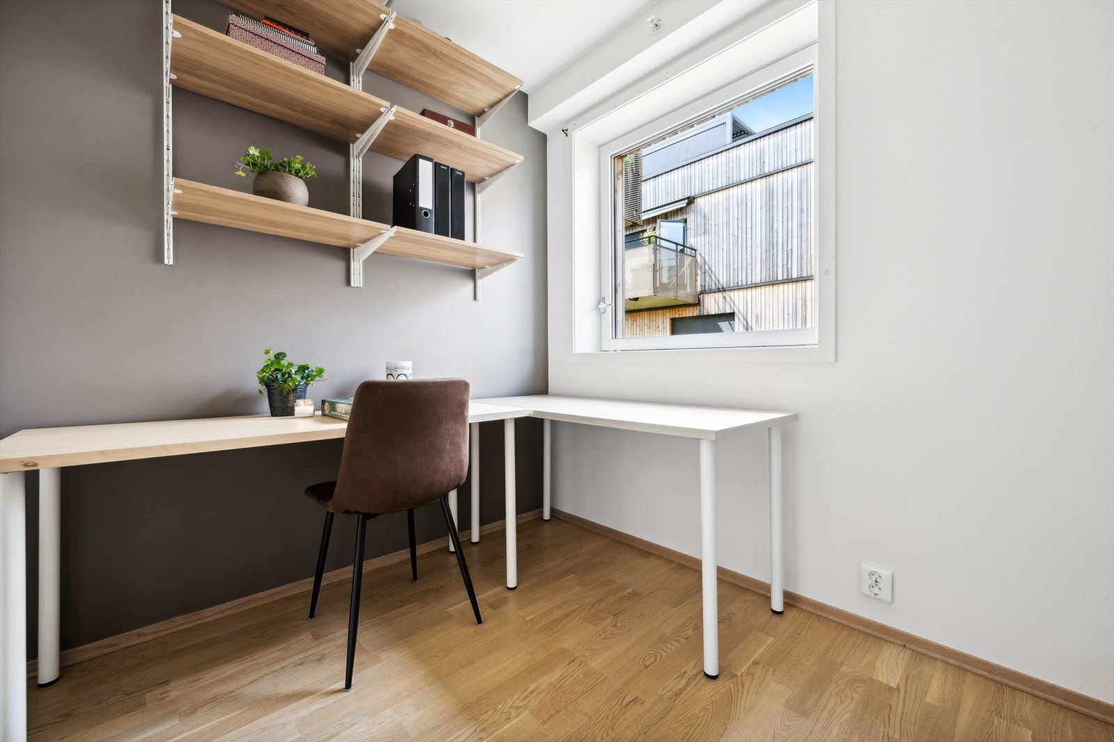 Soverom 3 blir brukt som kontor, men egner seg også godt som barnerom og gjesterom. Galleribilde