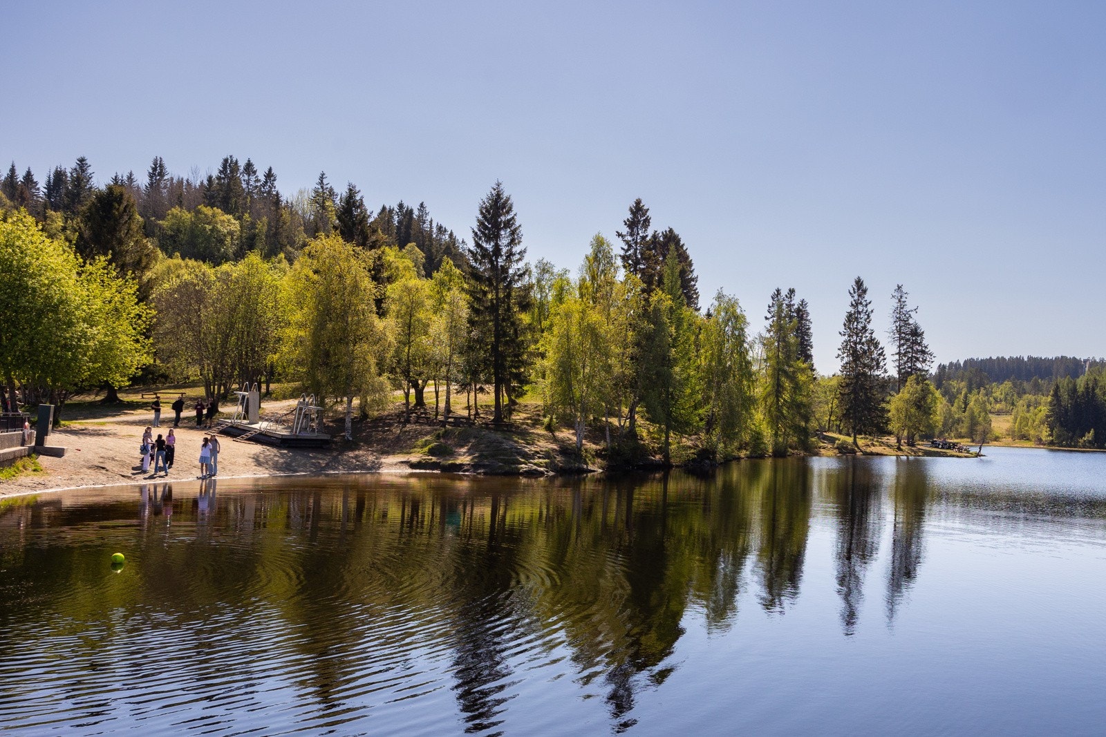 Fantastiske bymarka med helårs turterreng ligger i umiddelbar nærhet fra leiligheten. Galleribilde