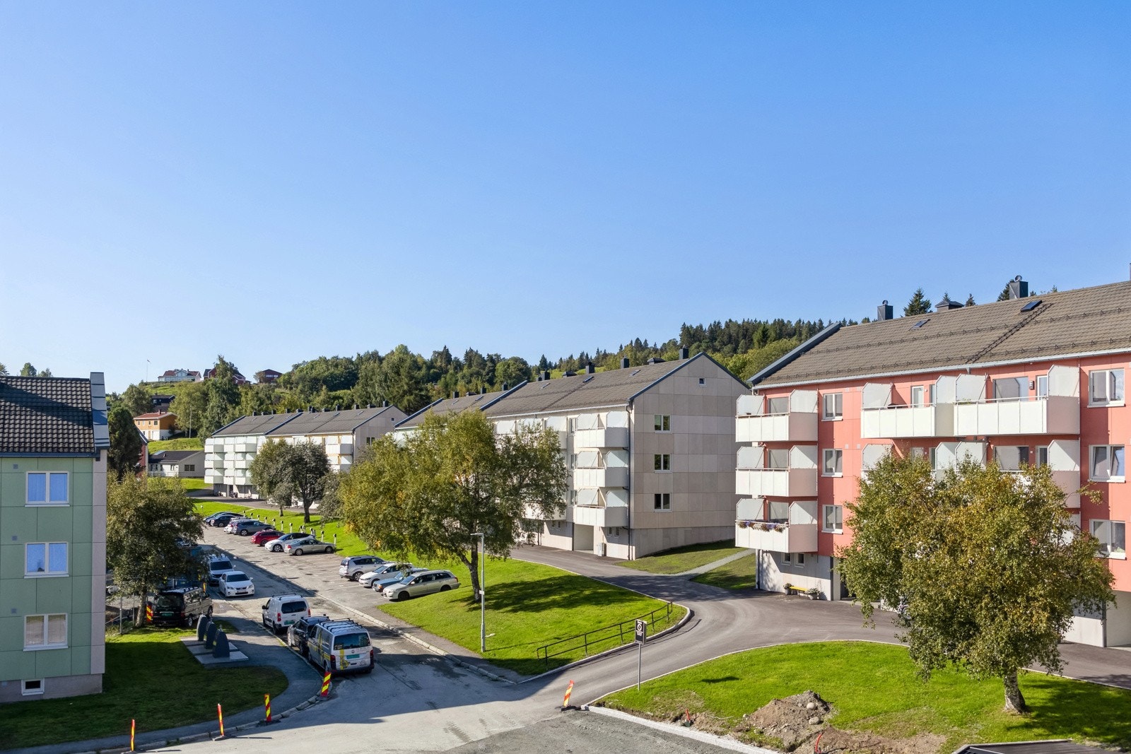 Fra balkongen er det hyggelig flott utsikt mot fellesarealene. Galleribilde