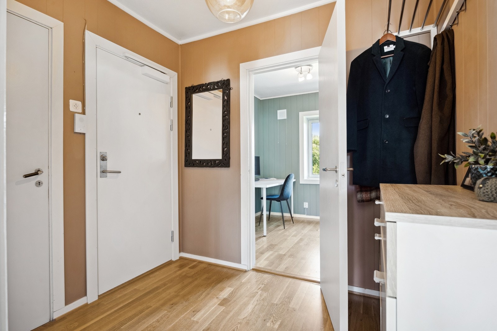 Borettslaget har arbeidet med rehabilitering de siste årene, som nå går mot ferdigstillelse. Her er det investert i nye balkonger, fasadekledning med etterisolering, vinduer og balkongdører m.m. Galleribilde