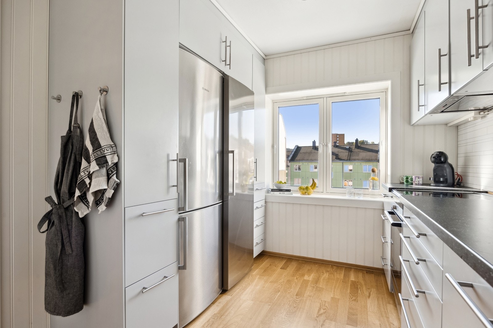 Ikke-integrerte hvitevarer kan medfølge kjøkkenet etter avtale. Galleribilde