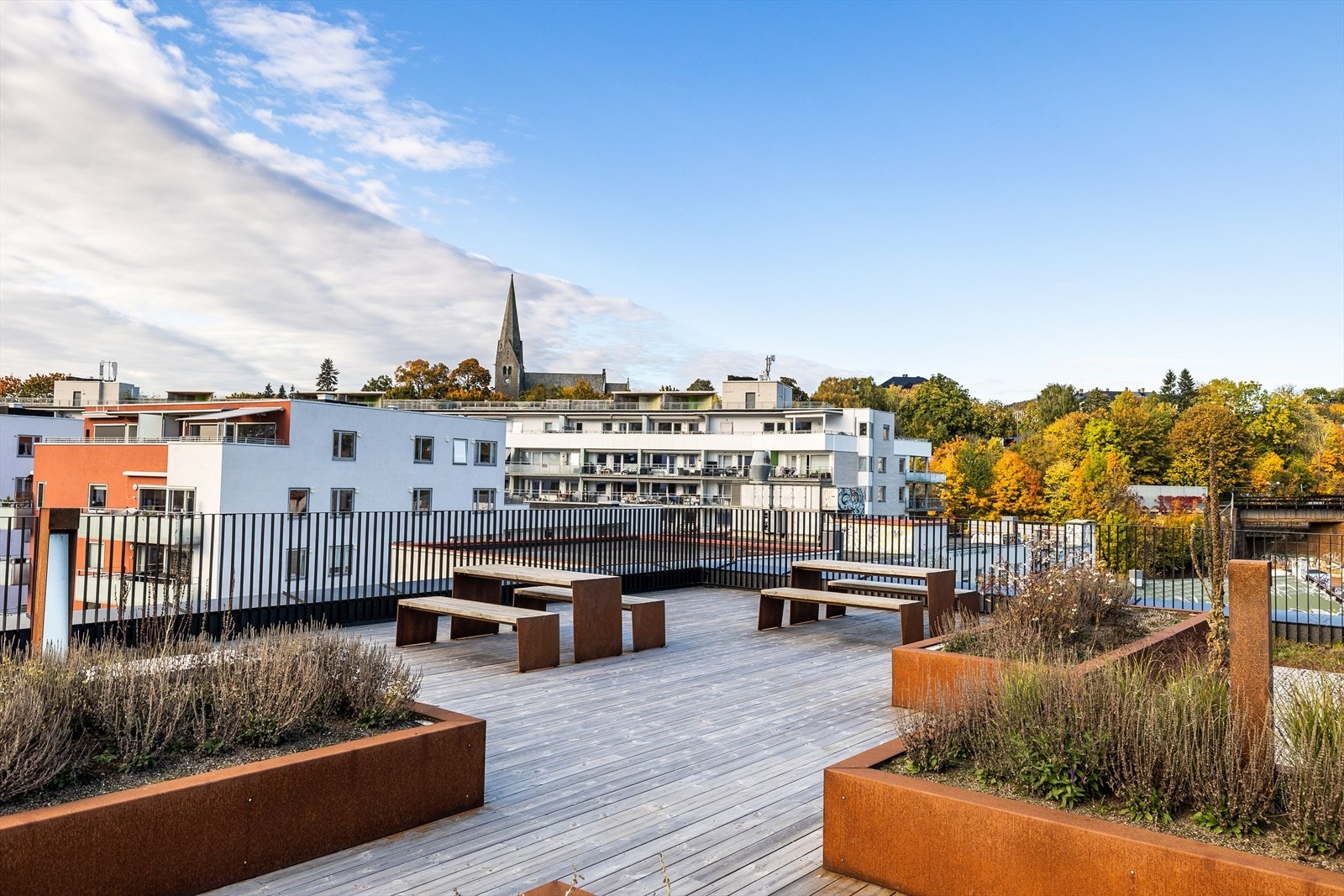 Nydelig felles takterrasse mad fantastiske sol og utsiktsforhold Galleribilde