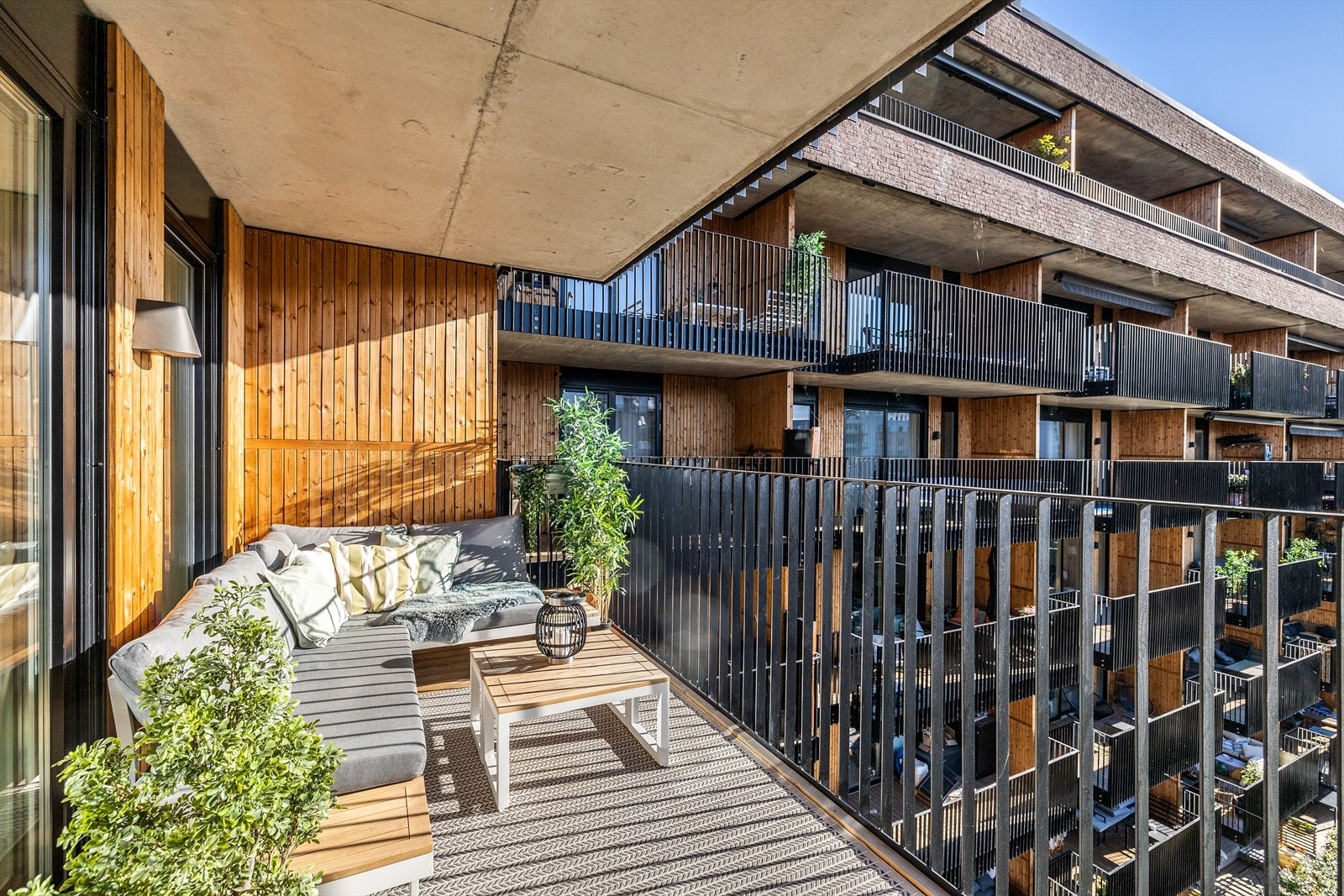 Herlig, solrik uteplass på hele 11 kvm. Galleribilde