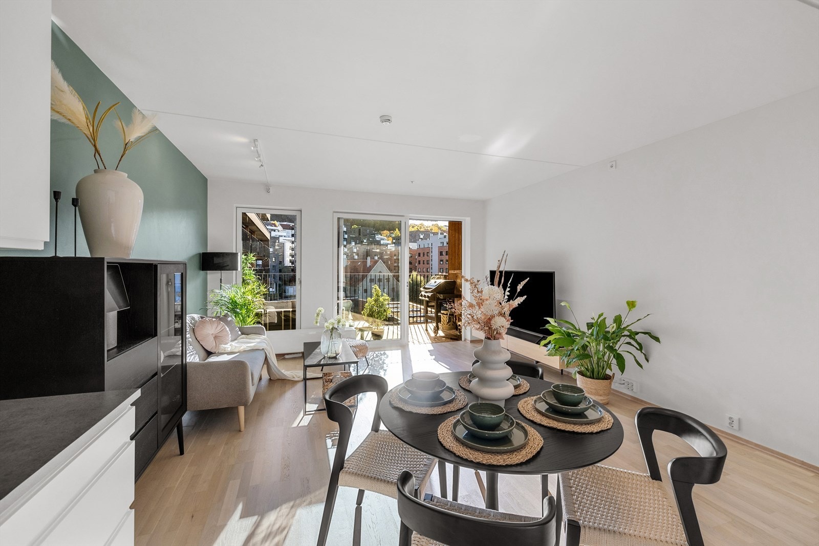 Felleskostnader inkluderer blant annet A-konto varmtvann, fyring, internett m.m. Galleribilde