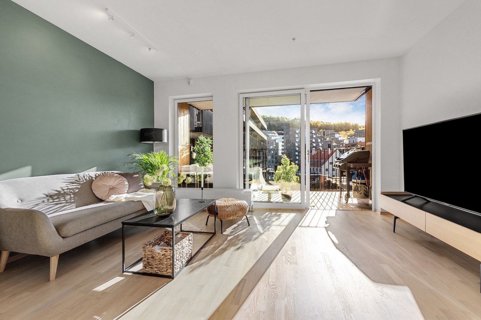 Solrik balkong, god standard, p-plass, heis og mye, mye mer! Galleribilde