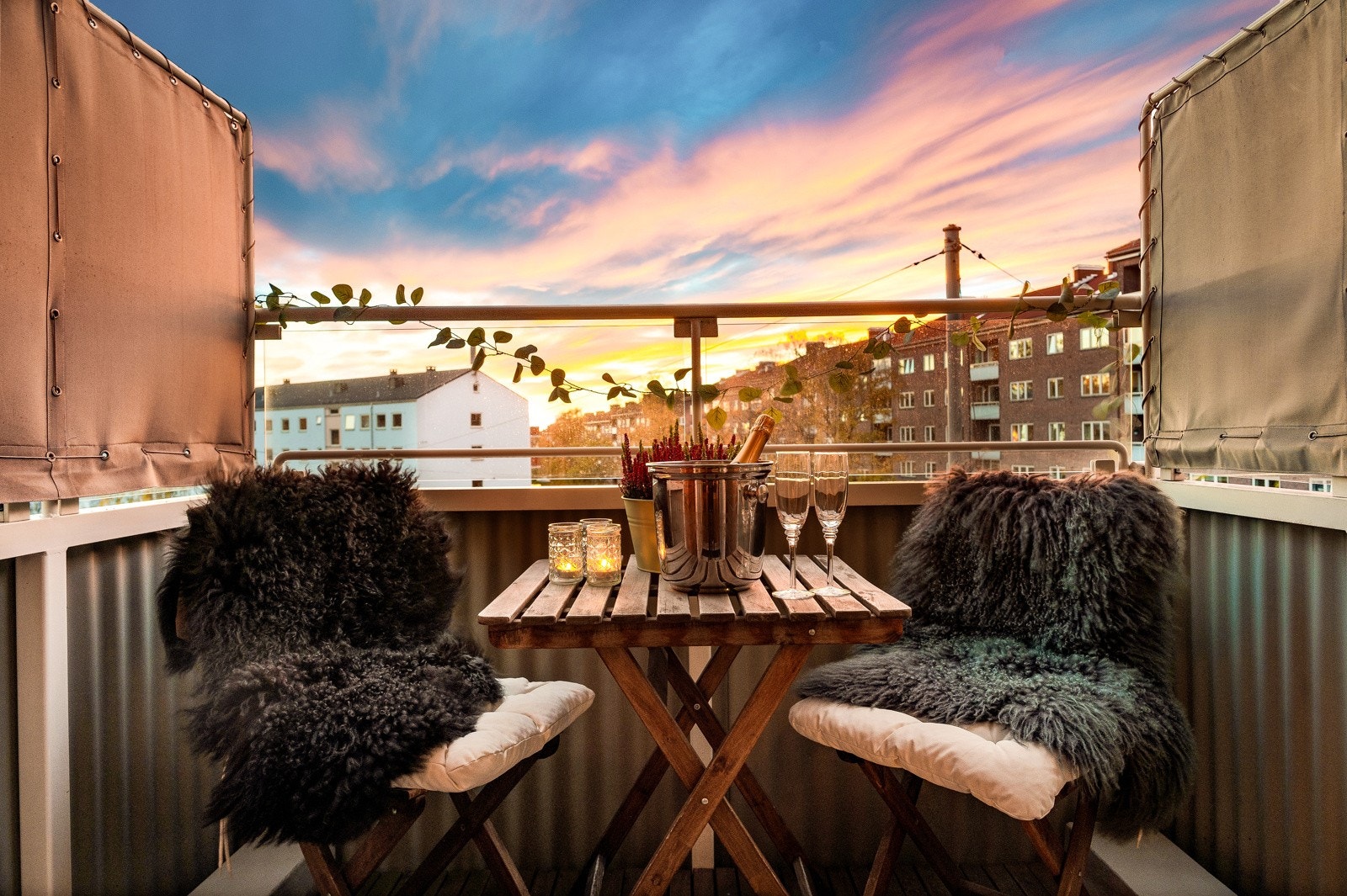 Dette er en stor og lys 3-roms leilighet beliggende fint til i byggets 3. etasje. Galleribilde