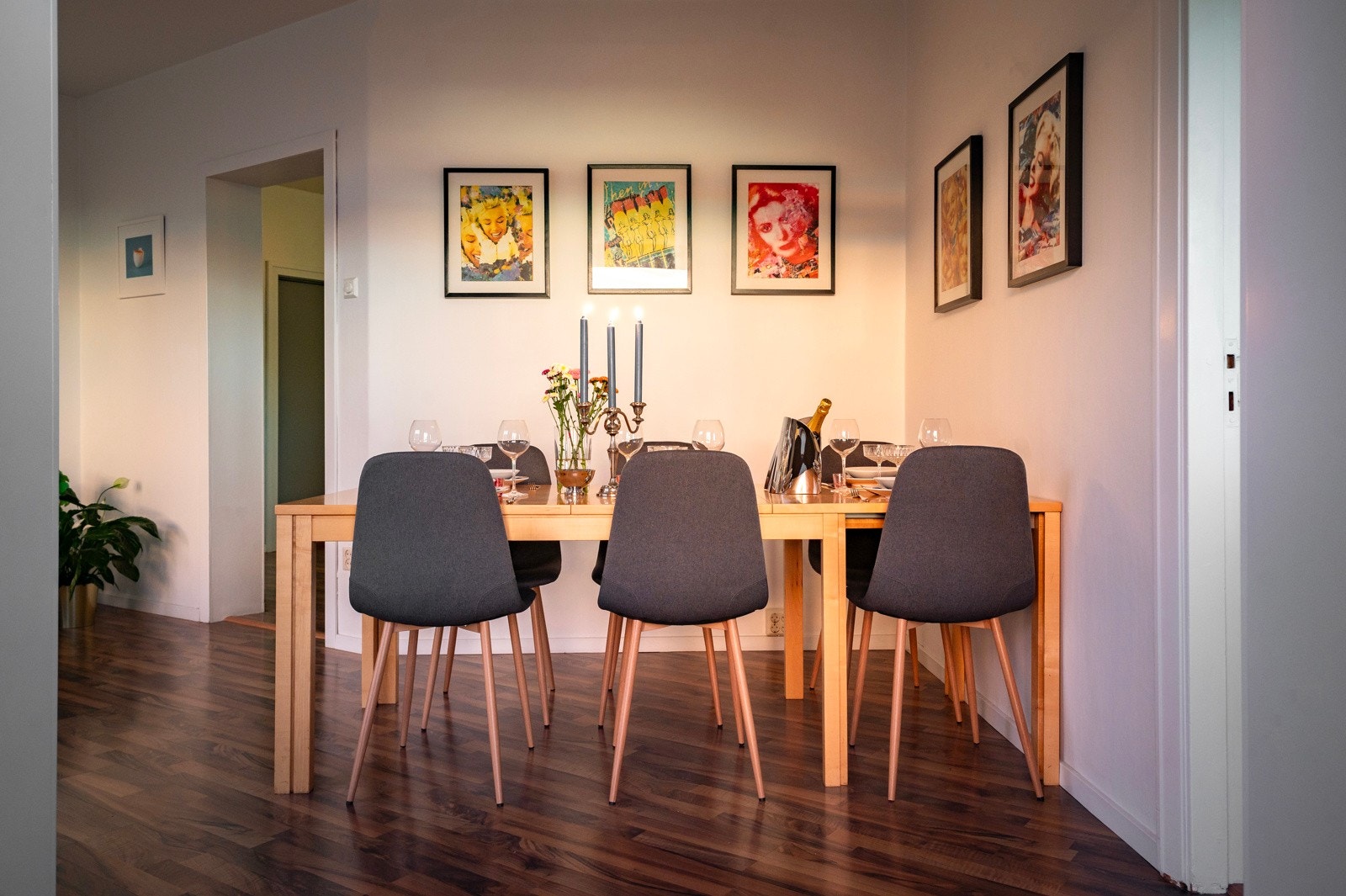 Vegger, tak og lister ble malt i 2022. Galleribilde