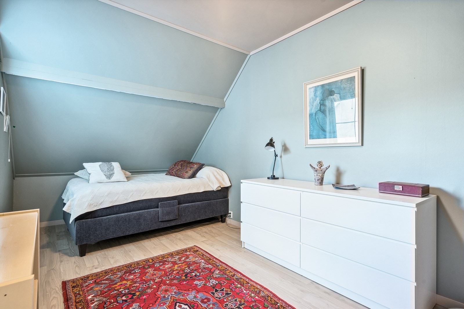 Soverom 1 har godt med plass. Galleribilde