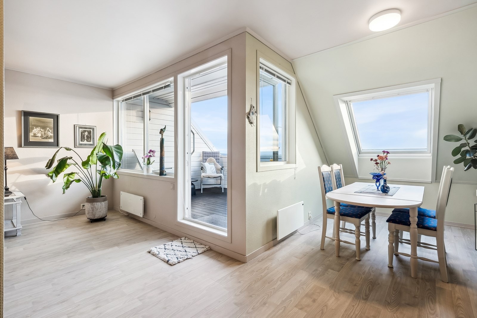 Stue med utgang til den østvendte takterrassen. Galleribilde