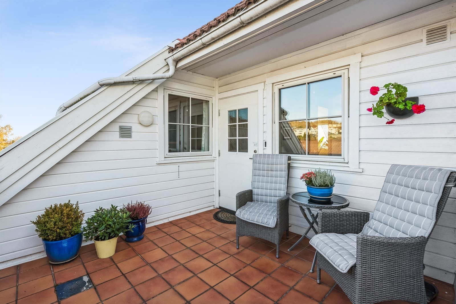 Vestvendt takterrasse og entré med ettermiddag- og kveldssol. Galleribilde