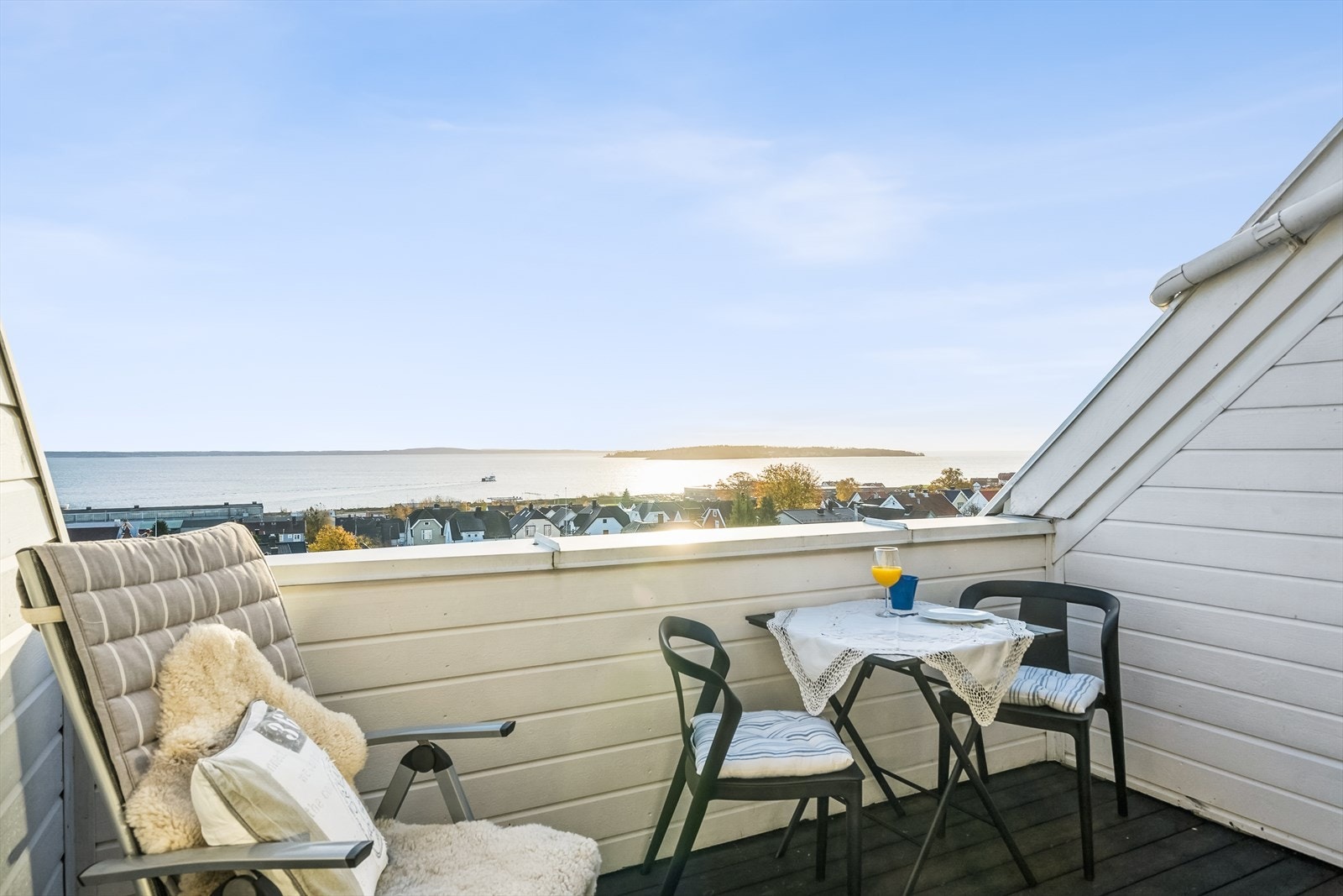 På takterrassen sitter du helt usjenert og nyter formiddagssolen. Galleribilde