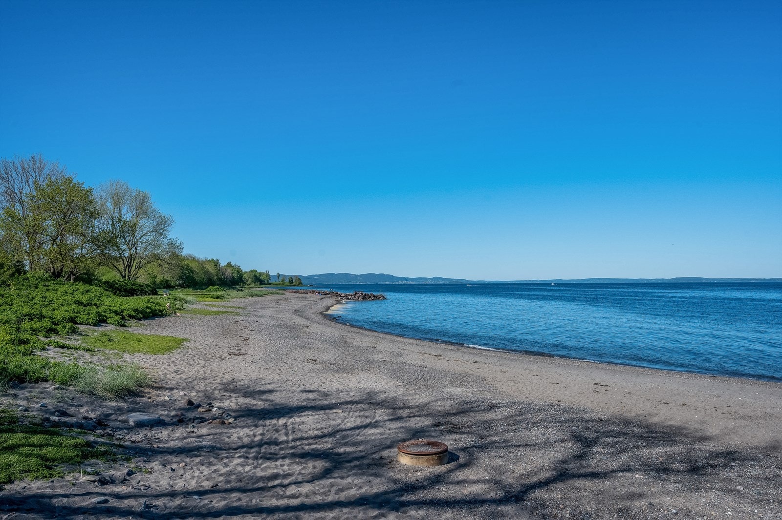 Flere nydelig badestrender rett ved boligen. Galleribilde