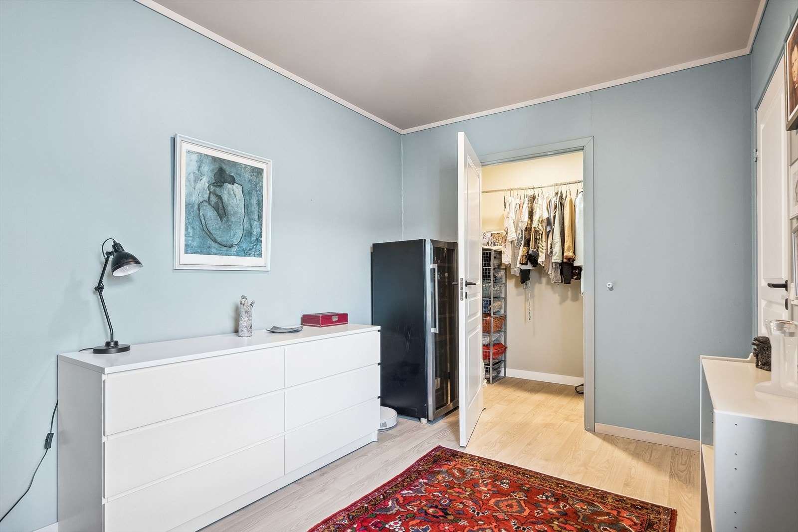 Soverom 1 med inngang til bod/garderobe. Galleribilde