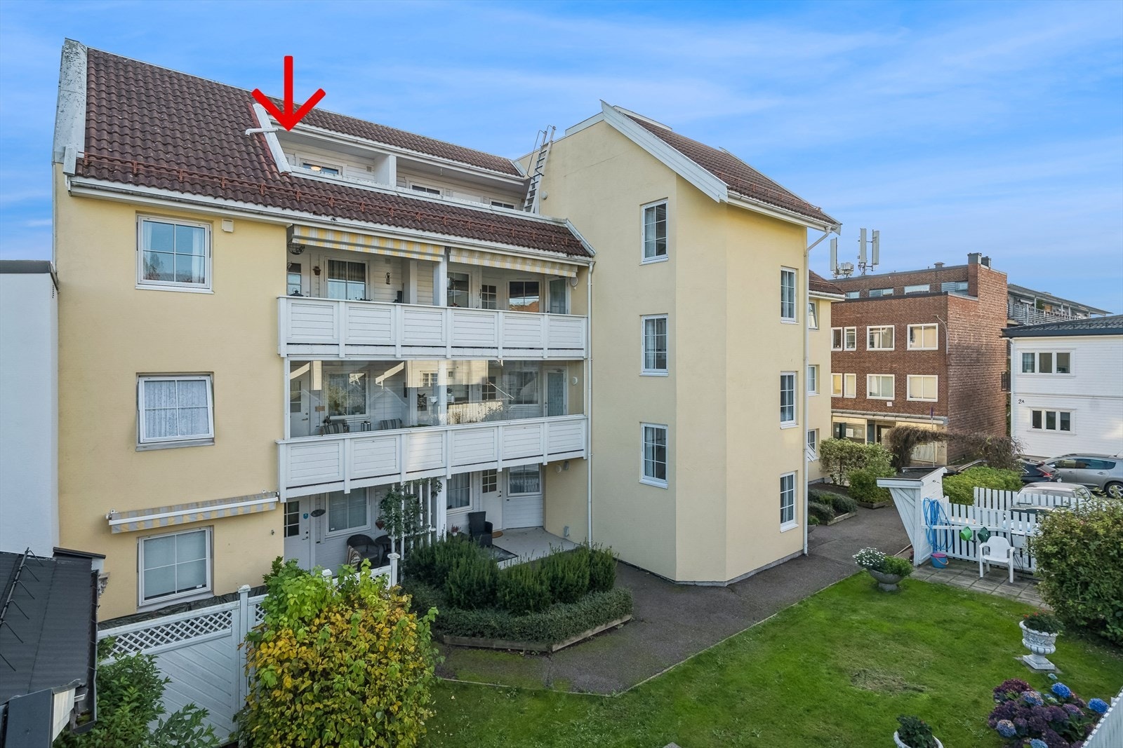 Fasade vest med takterrassen. Galleribilde