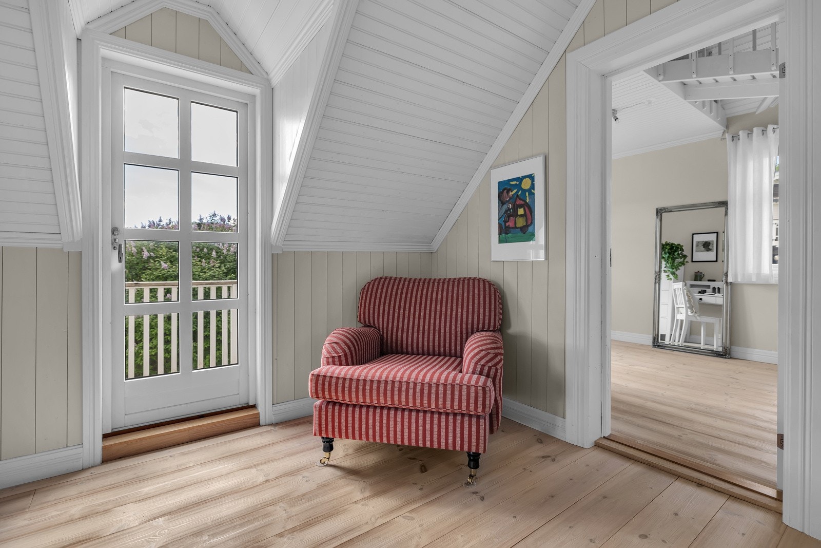 2. etasjes 2. soverom ligger mot sør-vest i etasjen Galleribilde