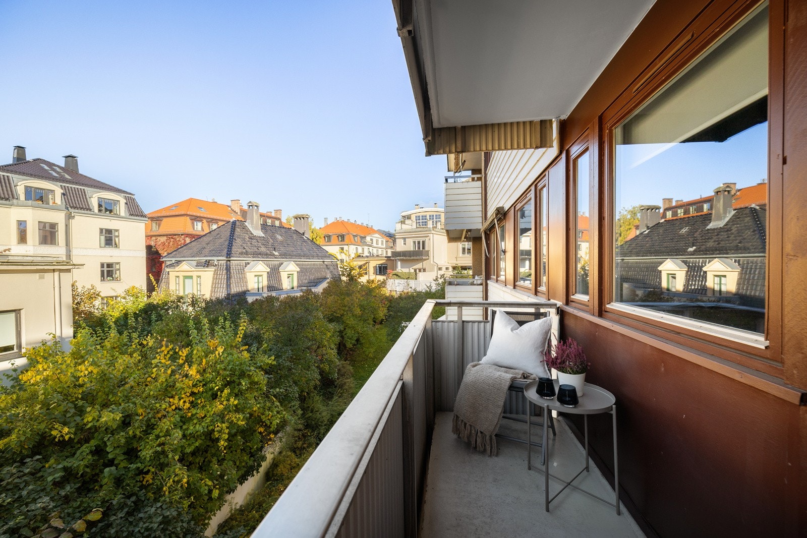 Her er det også utgang til en balkong på ca. 3,5 m² Galleribilde