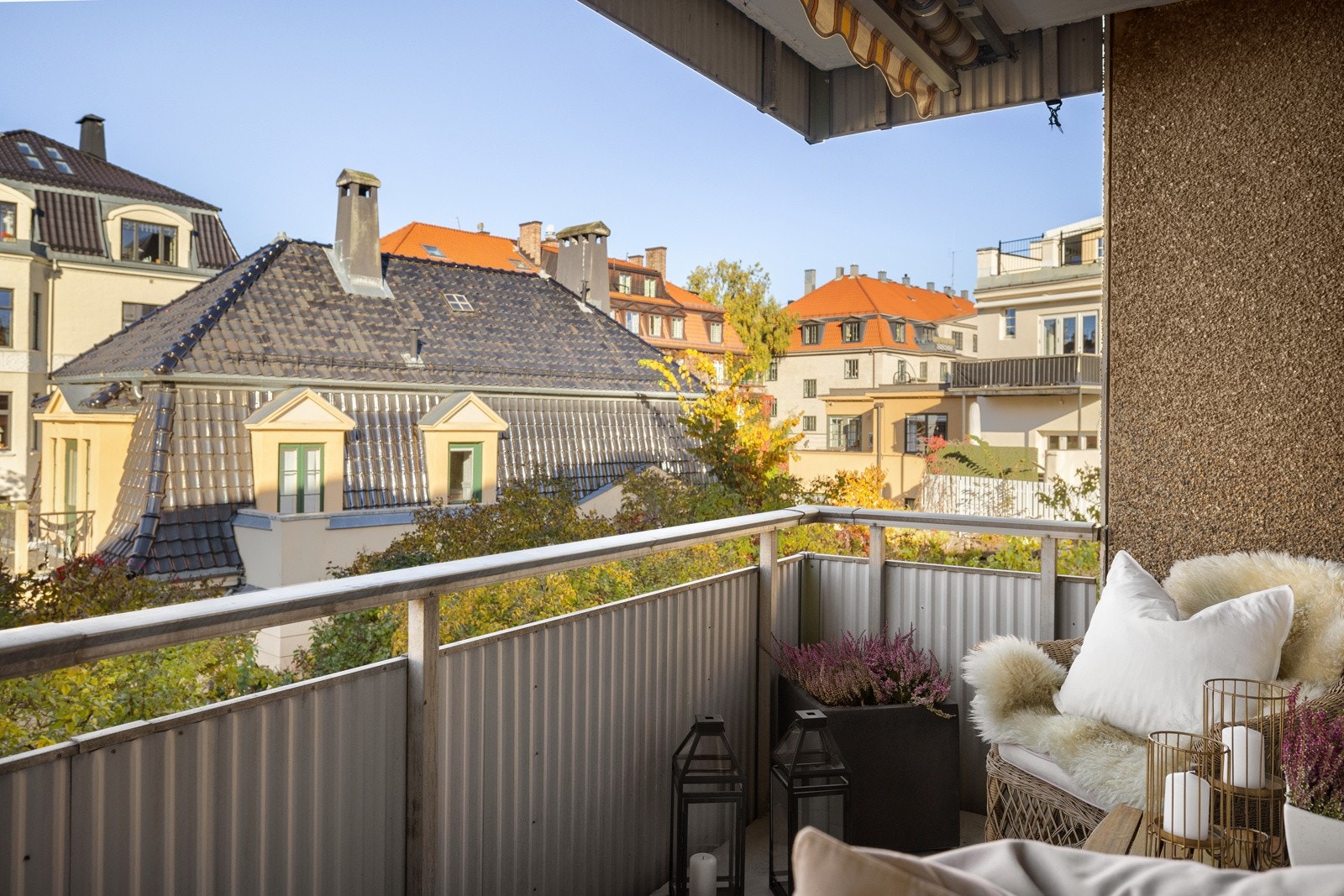 Balkongen er ovebygd på ca. 7,4 m² Galleribilde