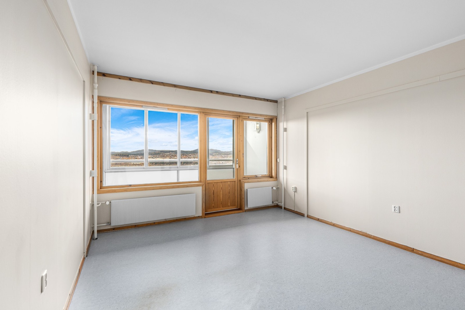 Eiendomsmegler 1 ved Marius Lyng ønsker velkommen til Ingeborg Aas' veg 2. Galleribilde