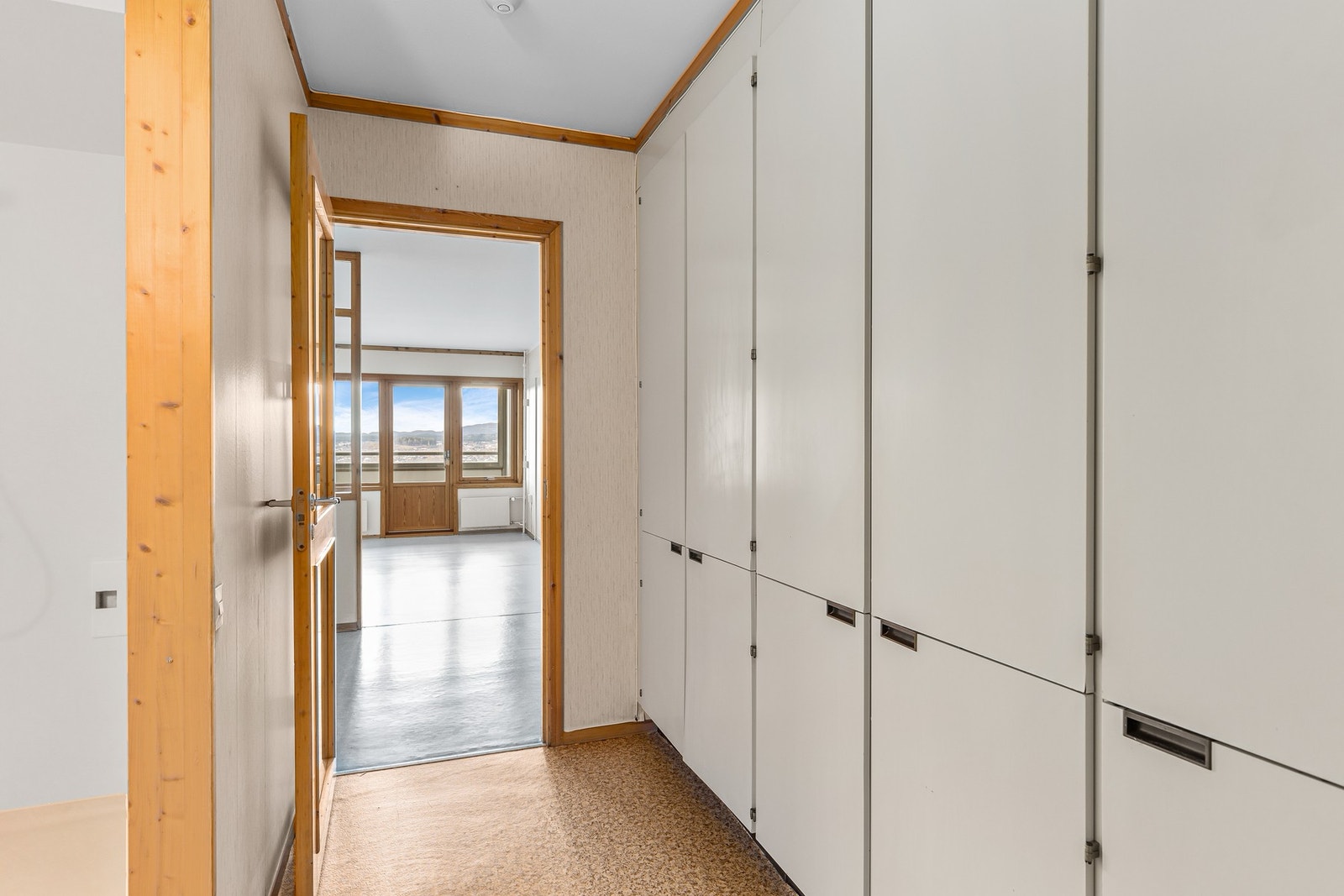 Ved inngangspartiet er det mye lagringsplass. Galleribilde