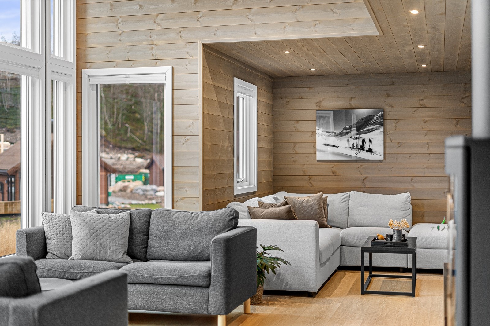 Hytten har fjernstyret oppvarming via app. Galleribilde