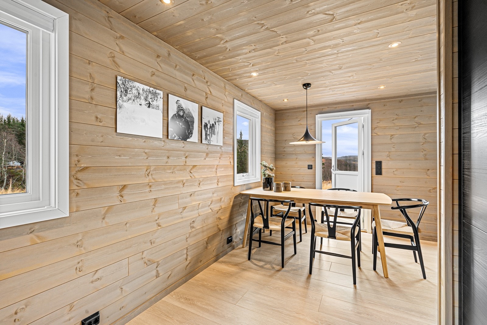 God plass til spisegruppe. Galleribilde