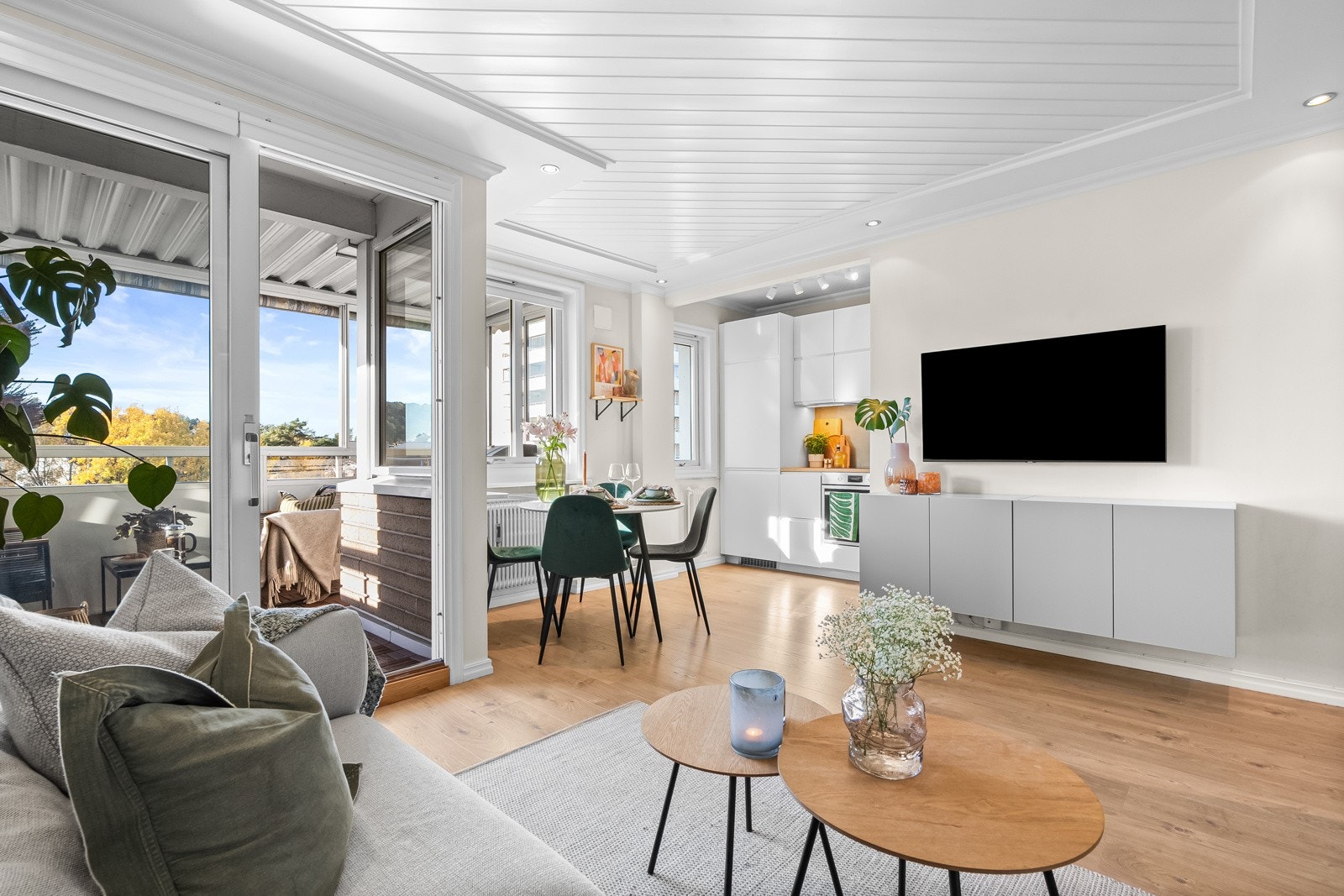 Det er videre god plass til sofagruppe med tilhørende TV-møblement. Galleribilde