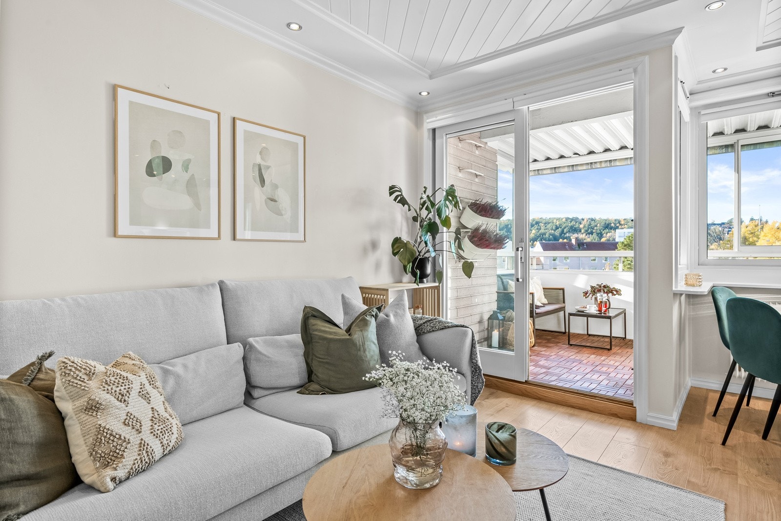 Gode vindusflater slipper inn rikelig med naturlig lys og gir en god romfølelse. Galleribilde