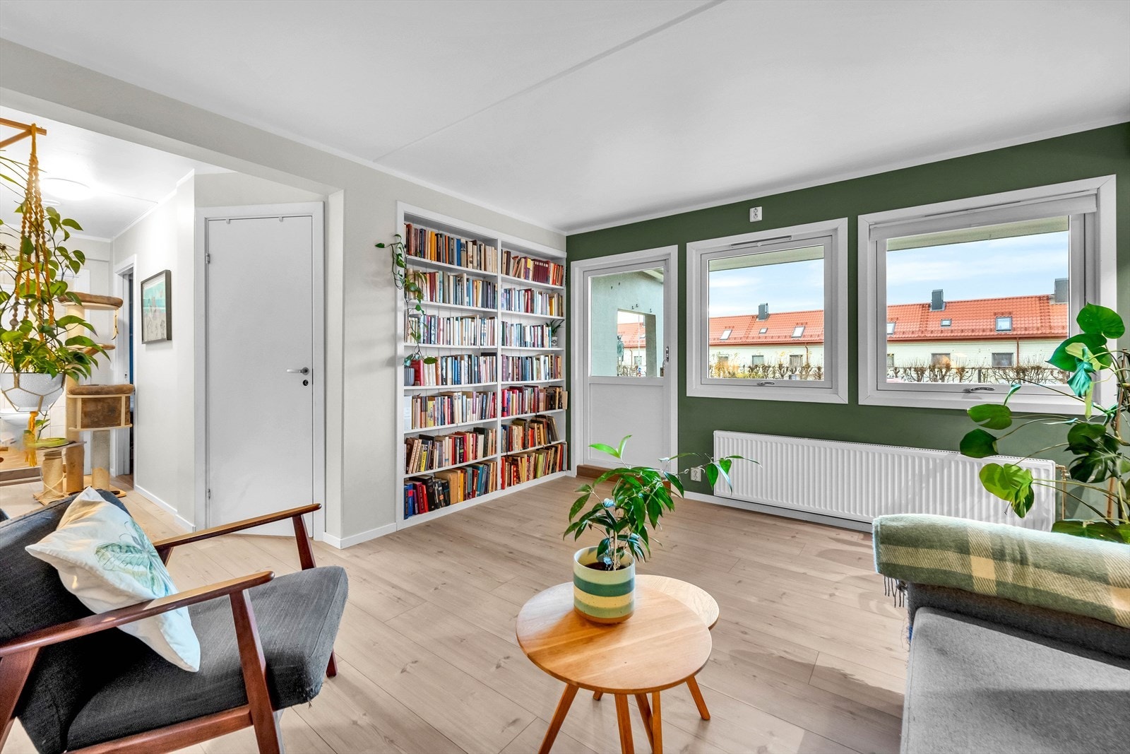 En lys og stilren 3-roms med sentral beliggenhet. Galleribilde