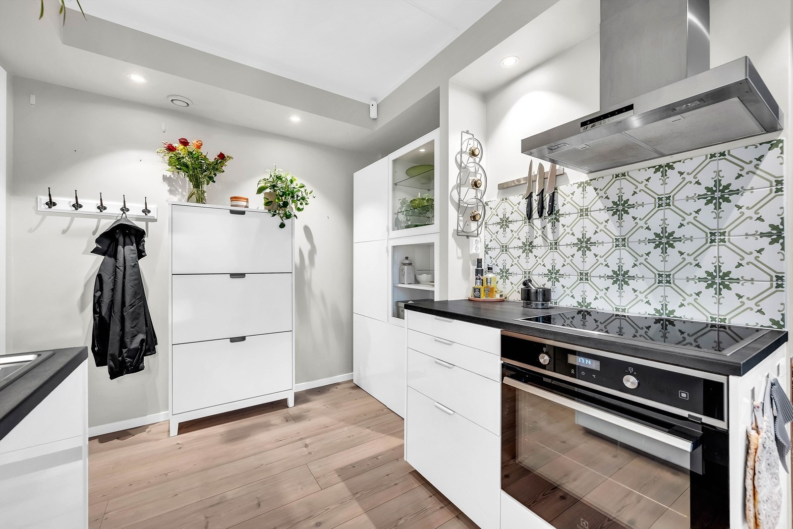 Entrè ved kjøkkenet, her er det plass til oppbevaringsløsning for sko og yttertøy. Galleribilde