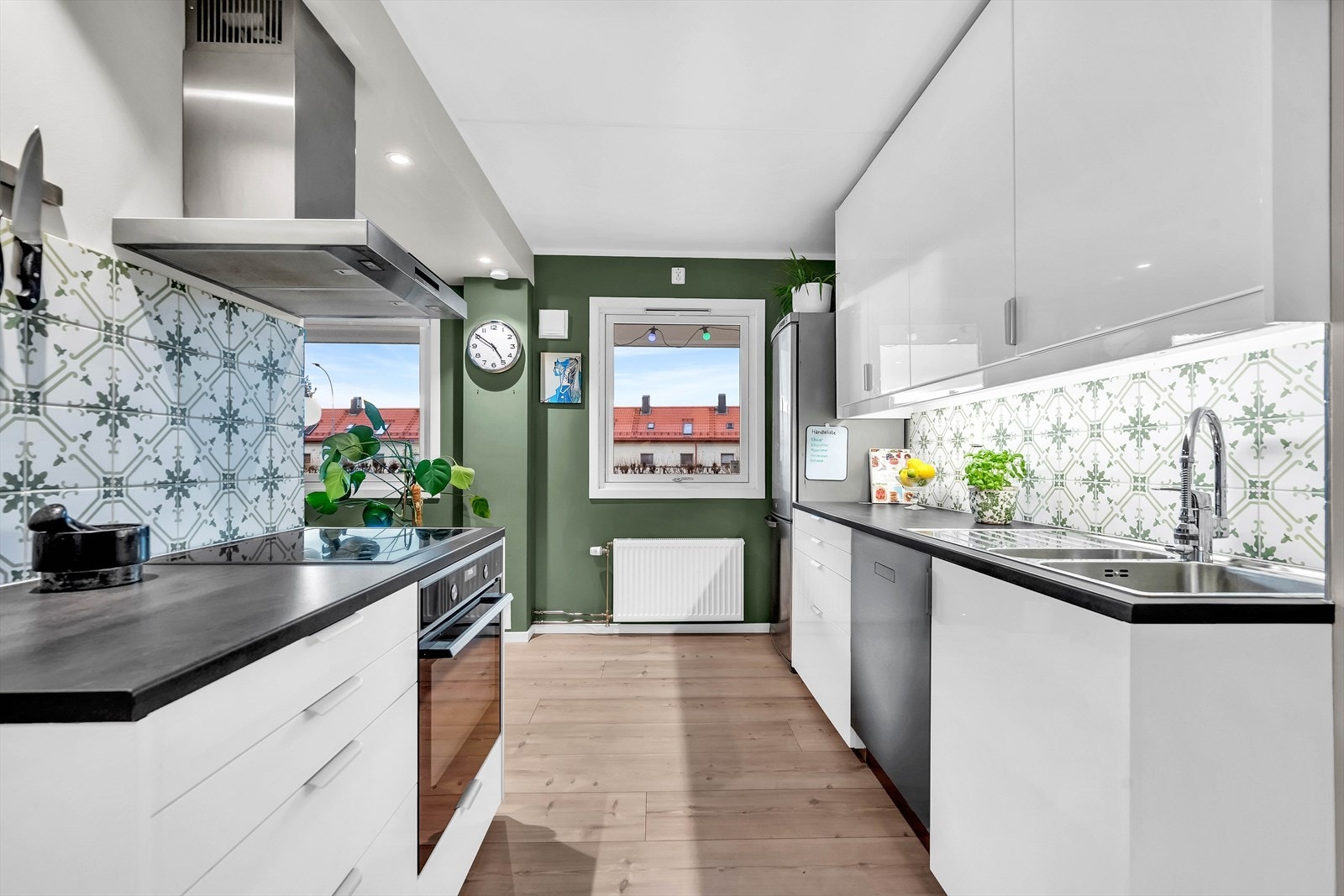 Varmtvann, fyring, kabel-tv og internett er inkludert i felleskostnadene. Galleribilde