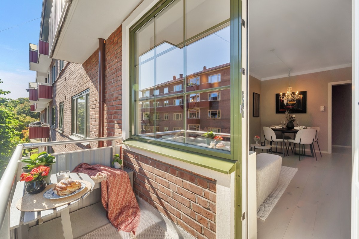 Balkongen er på ca. 3 kvm og har godt med sol. Balkongen er vendt mot sør-øst. Galleribilde