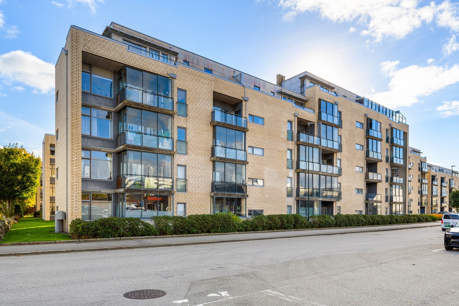 Boligen ligger solvendt til i andre etasje Galleribilde